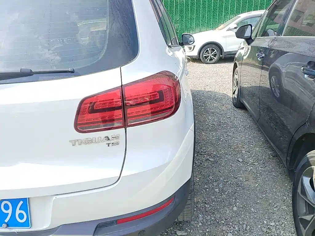 صورة 8 - Volkswagen Tiguan