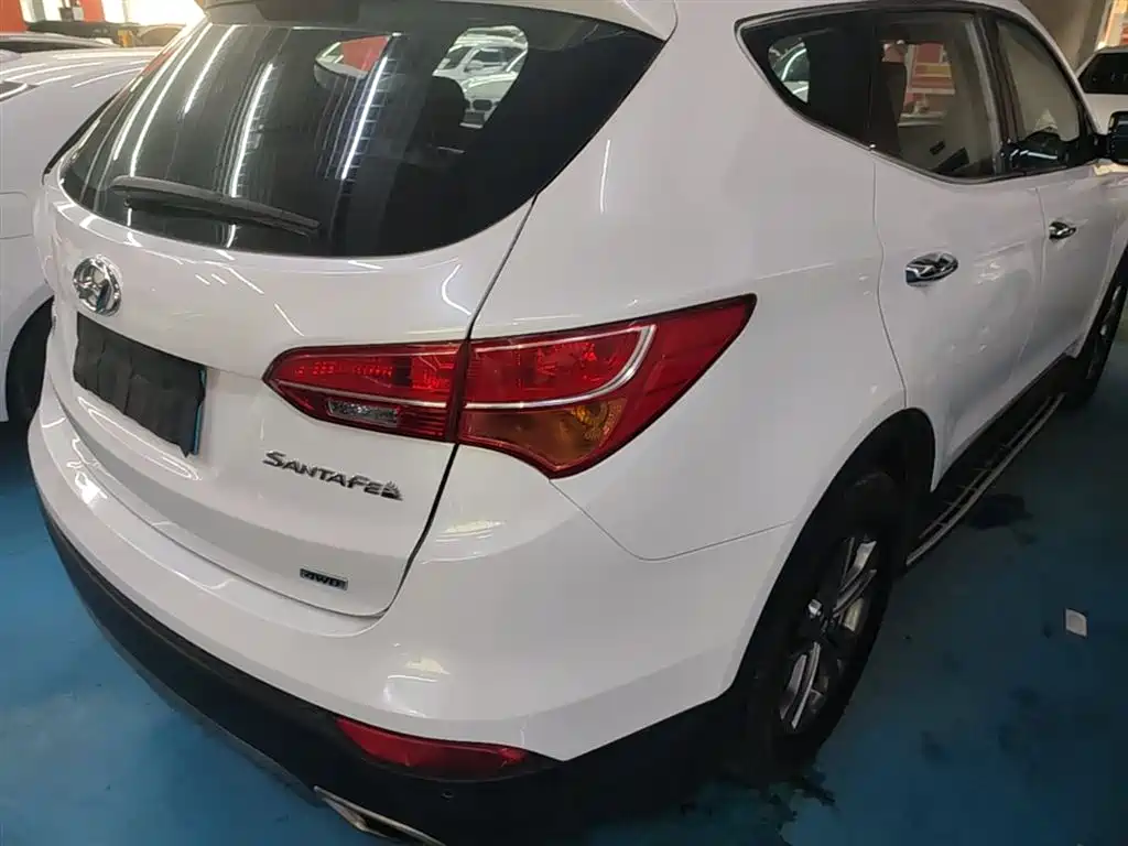 Hyundai Santa Fe 2015 2.4L Automatic 4WD Smart 5-seater фото 8