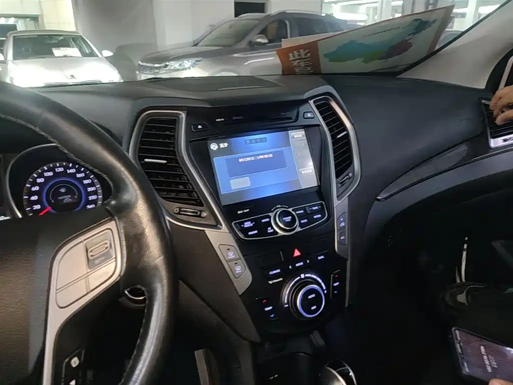 Hyundai Santa Fe 2015 2.4L Automatic 4WD Smart 5-seater фото 13