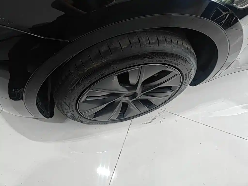 Фото 25 - Tesla Model Y