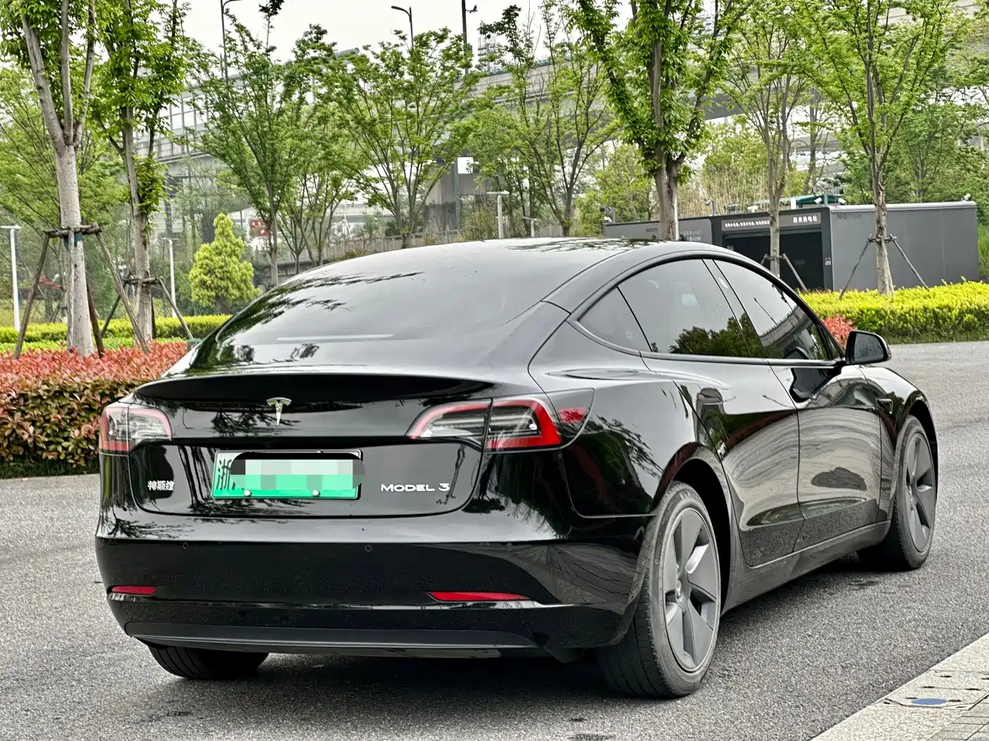 TESLA MODEL 3