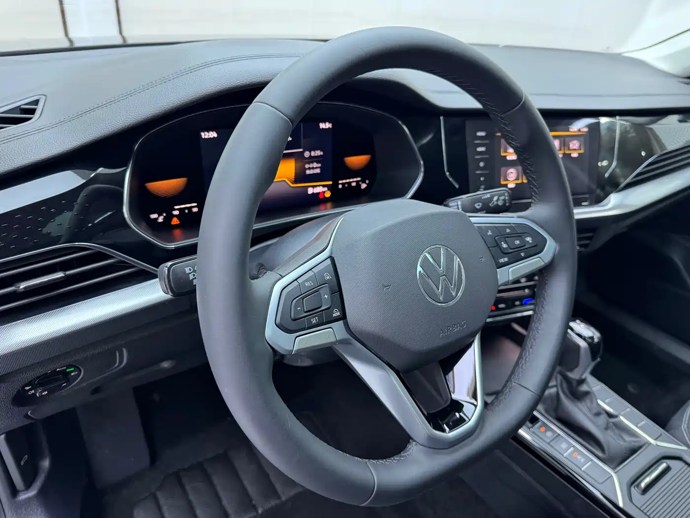 Volkswagen Passat 2022 280TSI Elite Edition фото 11