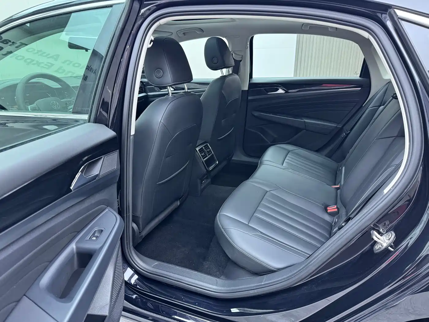 Volkswagen Passat 2022 280TSI Elite Edition фото 17