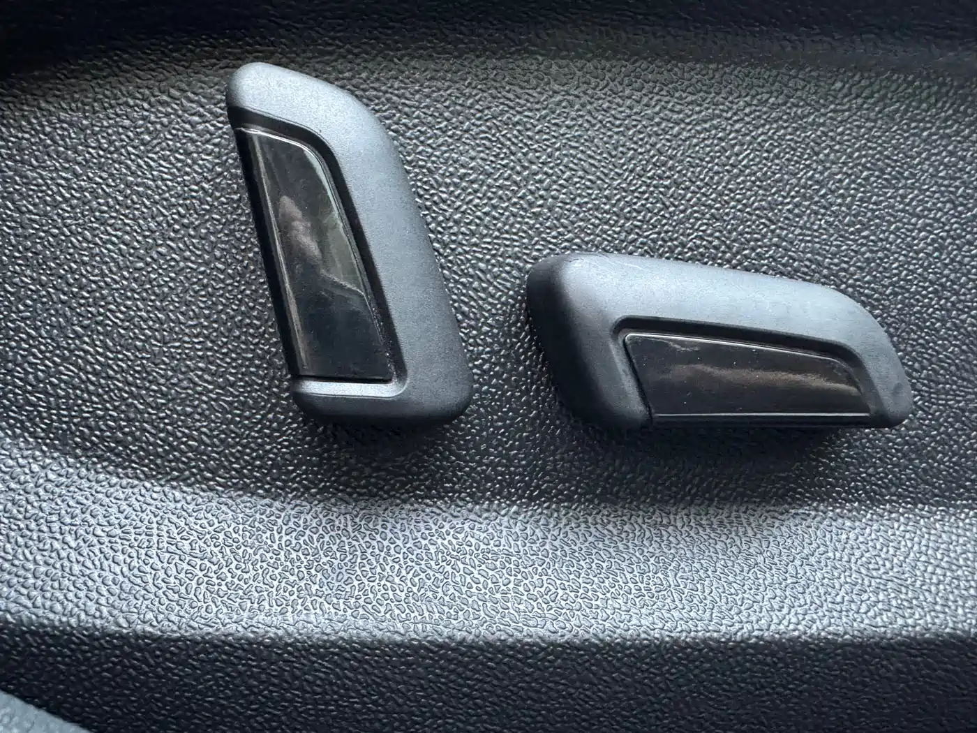 Volkswagen Passat 2022 280TSI Elite Edition фото 23