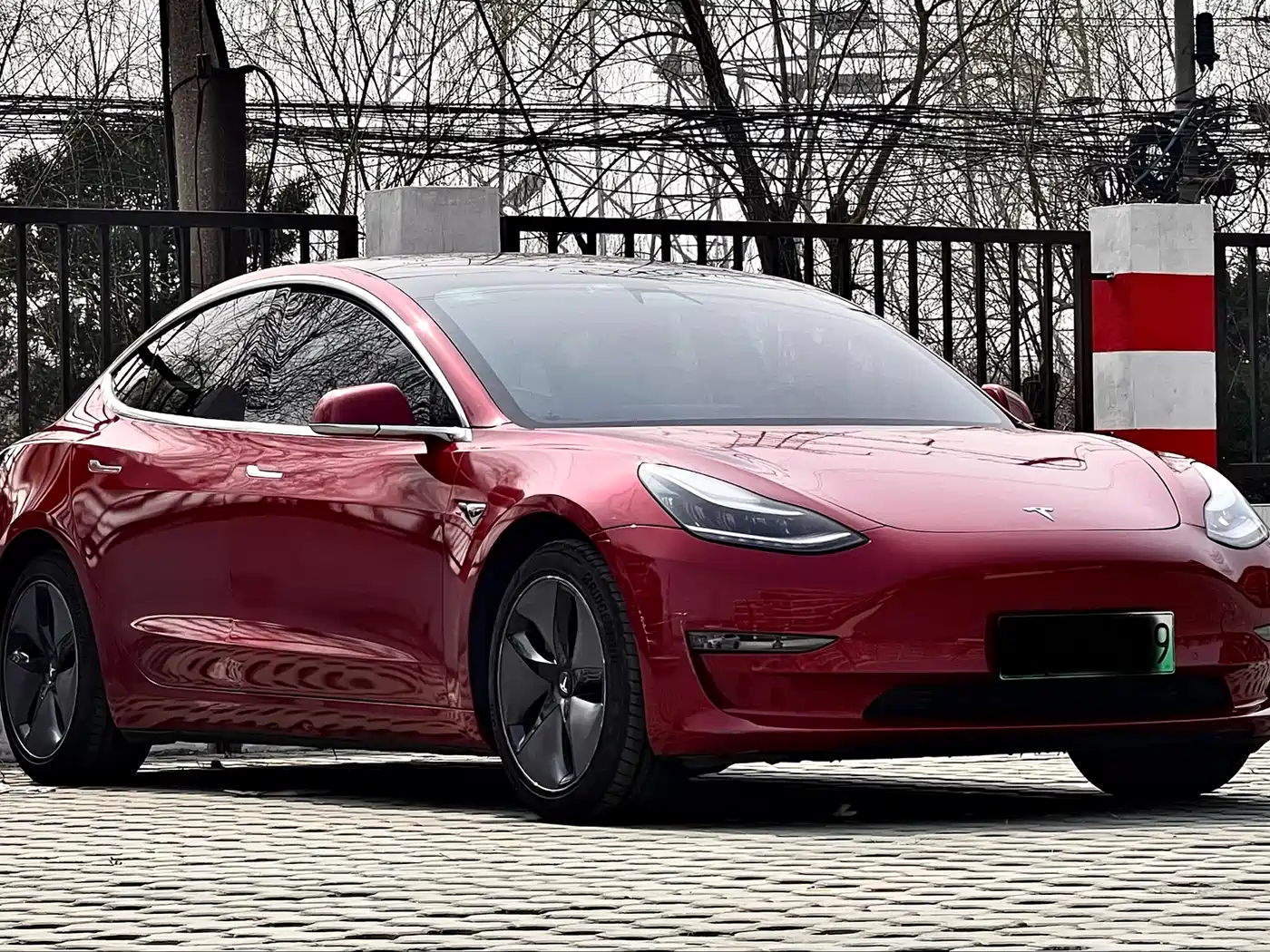 TESLA MODEL 3
