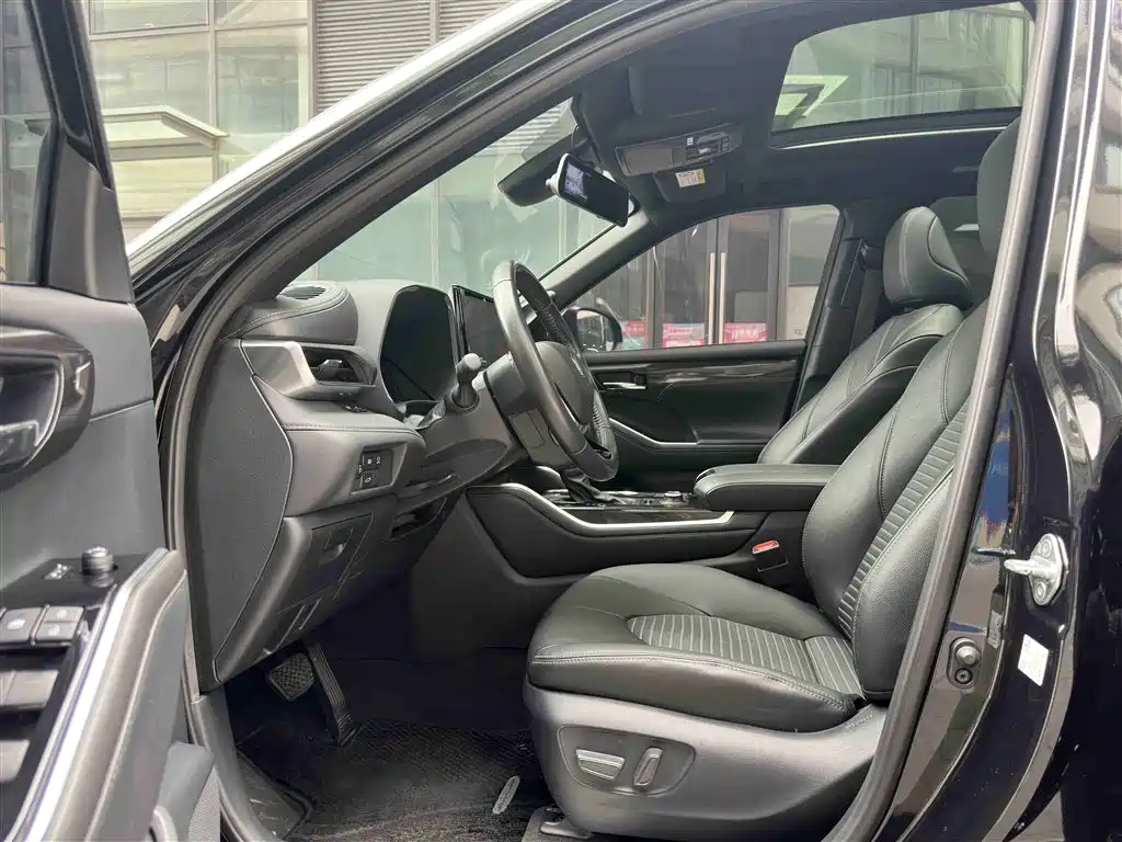 Toyota Crown Kluger 2022 2.0T 4WD Sporty Edition фото 4