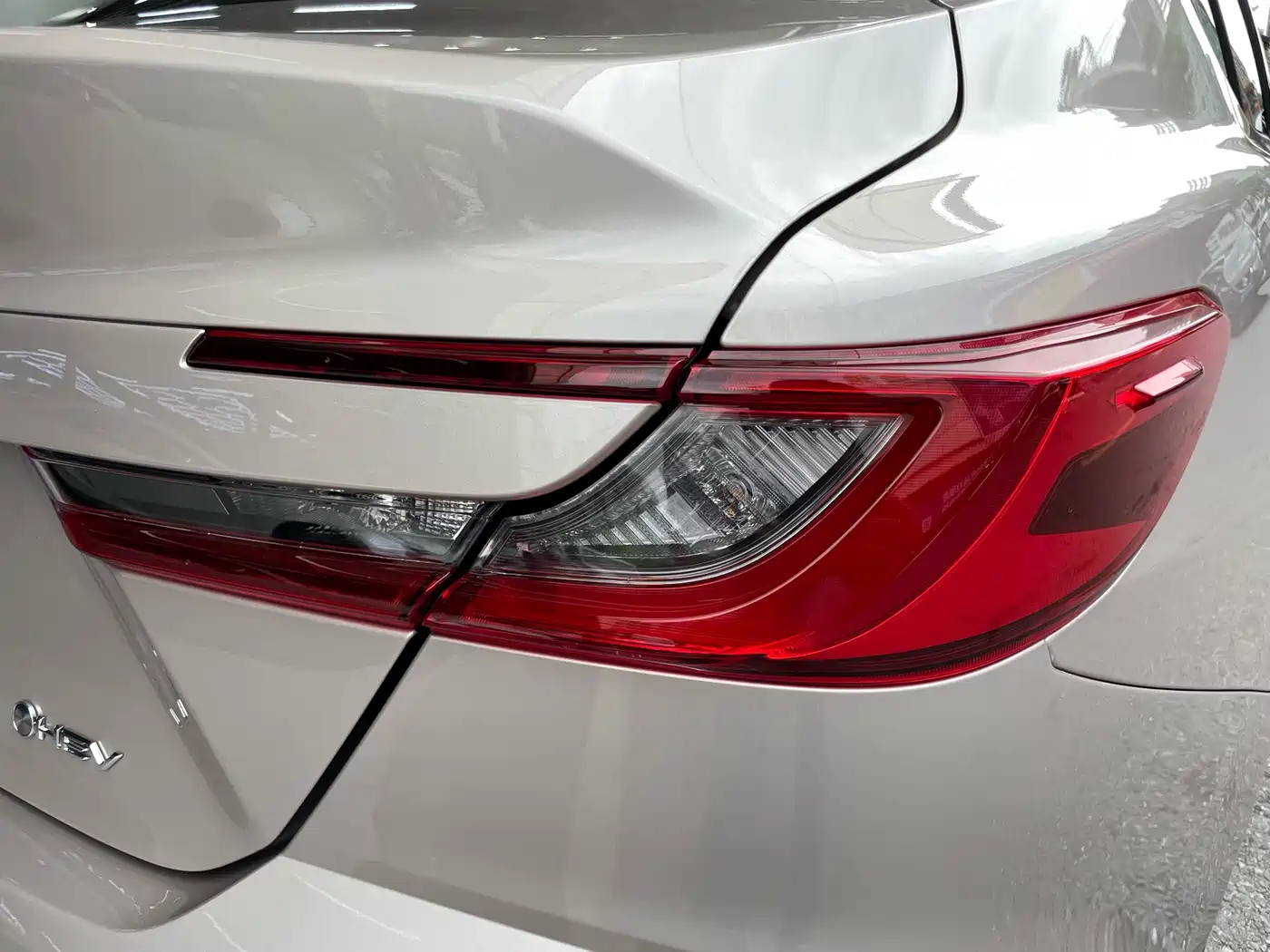 Toyota Camry 2024 Hybrid 2.0HGVP Luxury Edition фото 37