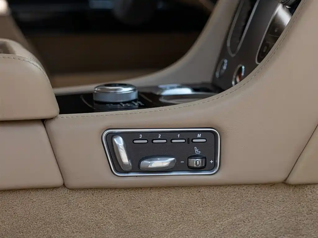 Aston Martin Rapide 2017 6.0L S фото 19
