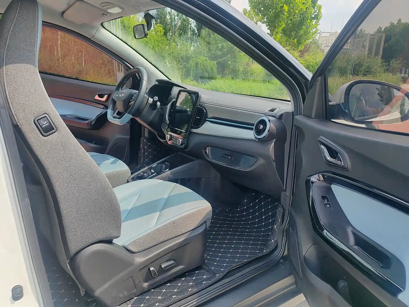 QQ New Energy Little Ant 2023 2022 Facelift Sweet Edition Full Sugar LFP 30.7kWh 30kW 301km