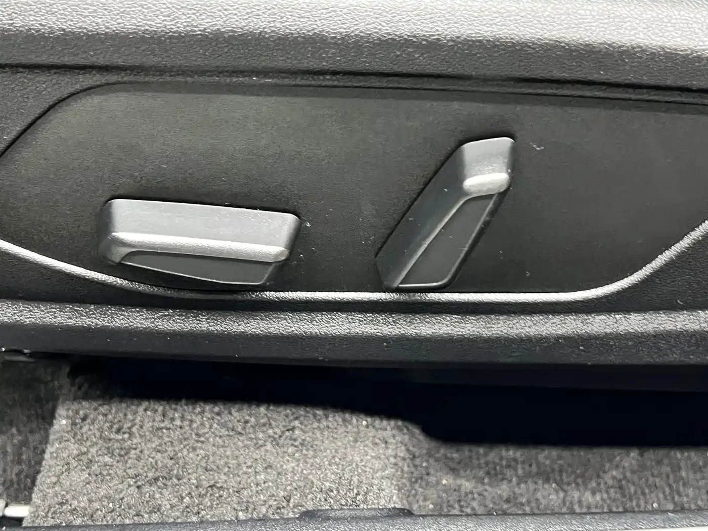 Hyundai Elantra 2023 Model 1.5L CVT LUX Premium Edition фото 19