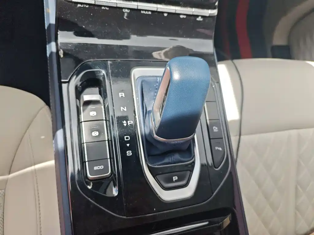Wuling Motors Wuling Victory 2022 2023 2.0L DHT Luxury Edition