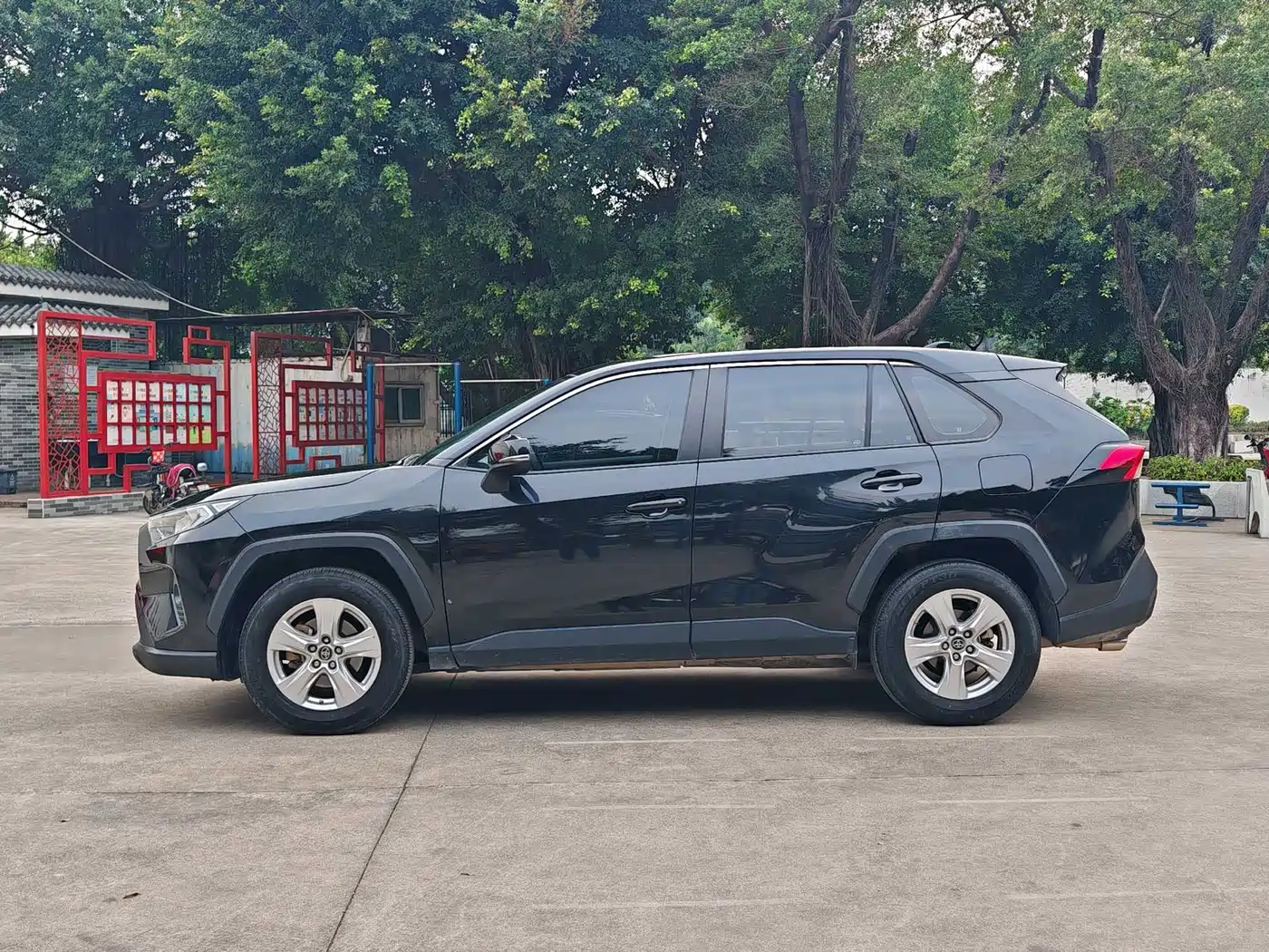 Toyota RAV4 Rongfang 2022 2.0L CVT 2WD Urban Edition фото 2