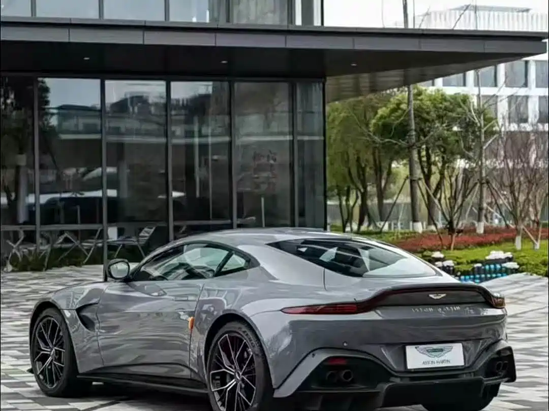 Aston Martin V8 Vantage 2021 2020 4.0T V8 Coupe