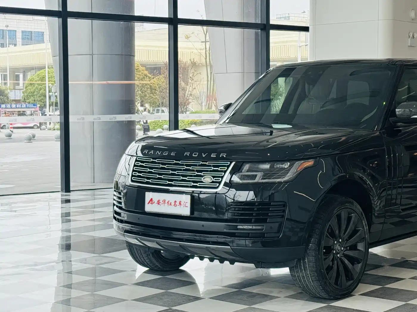 Land Rover Range Rover 2018 3.0 SC V6 Golden Age Edition фото 6