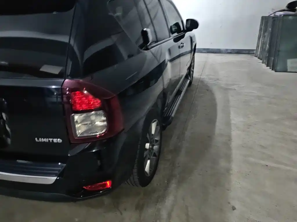 Jeep Compass (Import) 2014 2014 Facelift 2.4L 4WD Luxury Navigation Edition