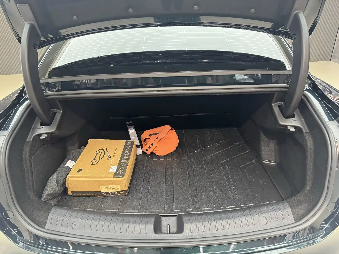 Chery Fengyun Fengyun A9L 2025 2025 Model 260 Extended Range Premium Edition