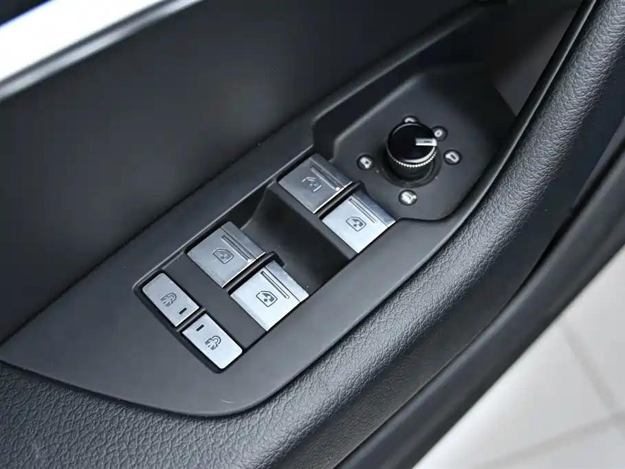Audi A6L 2023 40 TFSI Luxury Dynamic фото 22