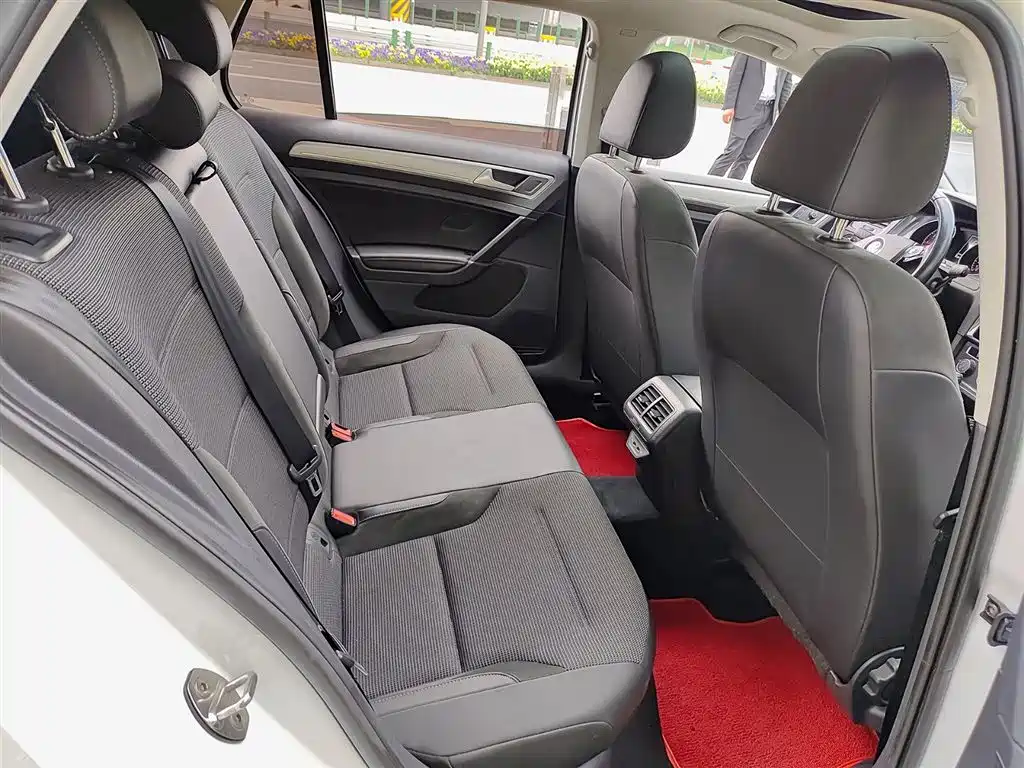 Volkswagen Golf 2020 280TSI DSG Comfort фото 11
