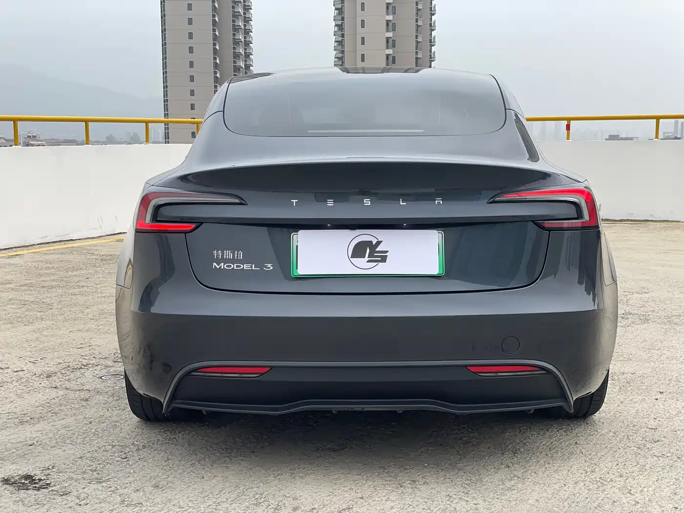 TESLA MODEL 3
