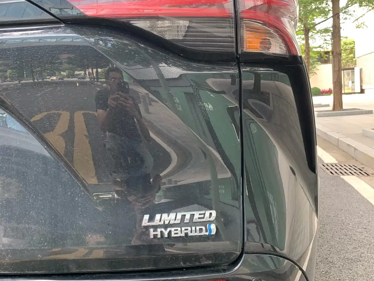 Toyota Sienna 2023 2.5L Hybrid Premium Edition фото 36