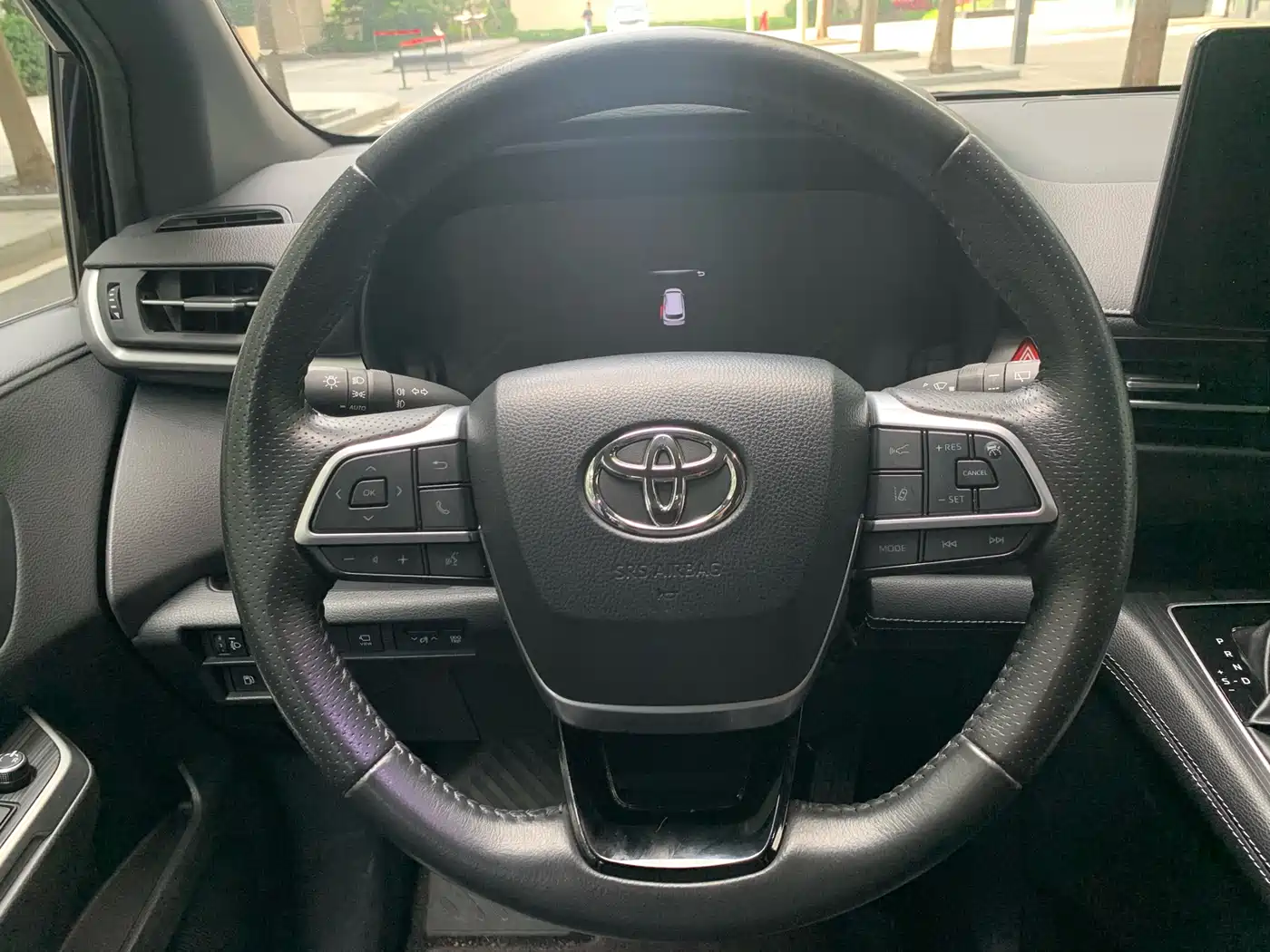 Toyota Sienna 2023 2.5L Hybrid Premium Edition фото 14