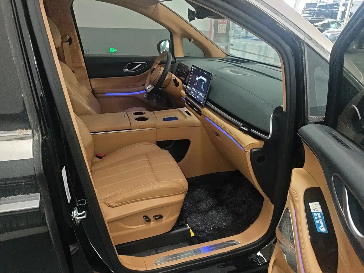 Voyah Auto Voyah Dreamer 2025 Model PHEV Basic Version фото 4