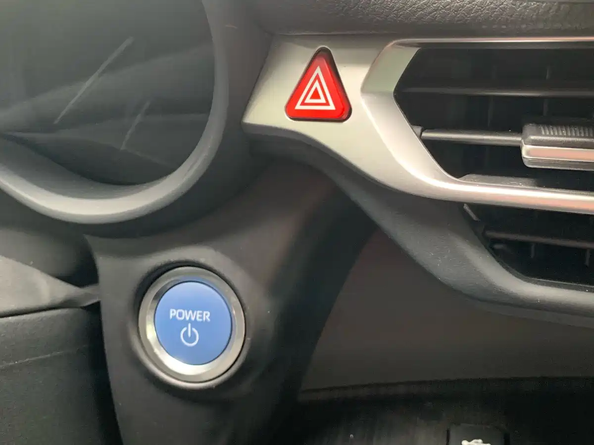 Toyota Sienna 2023 2.5L Hybrid Premium Edition фото 21
