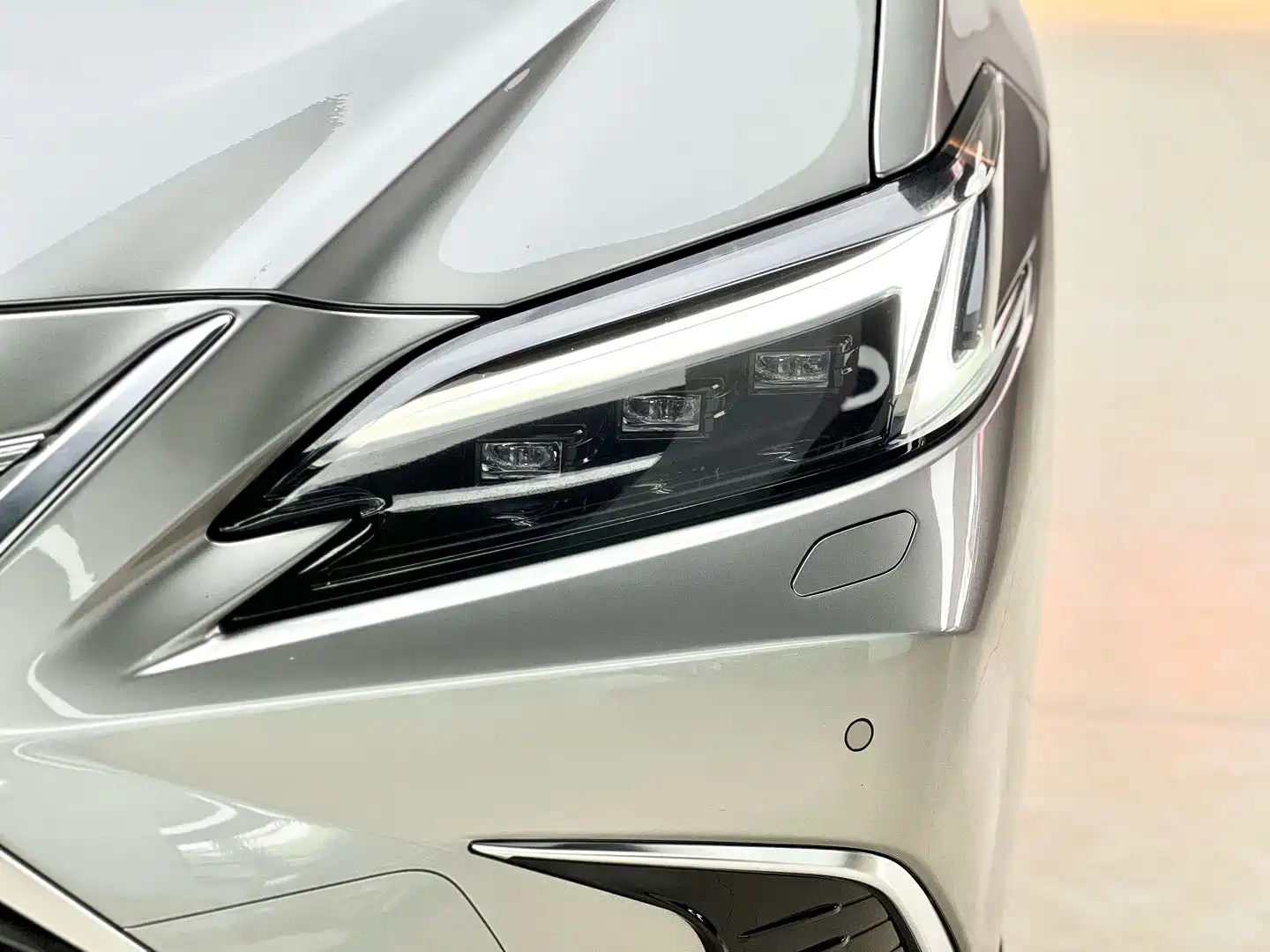 Фото 15 - Lexus ES