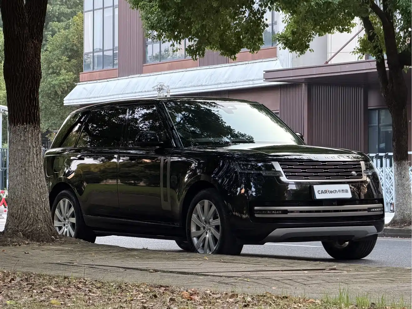 صورة 3 - Land Rover Range Rover