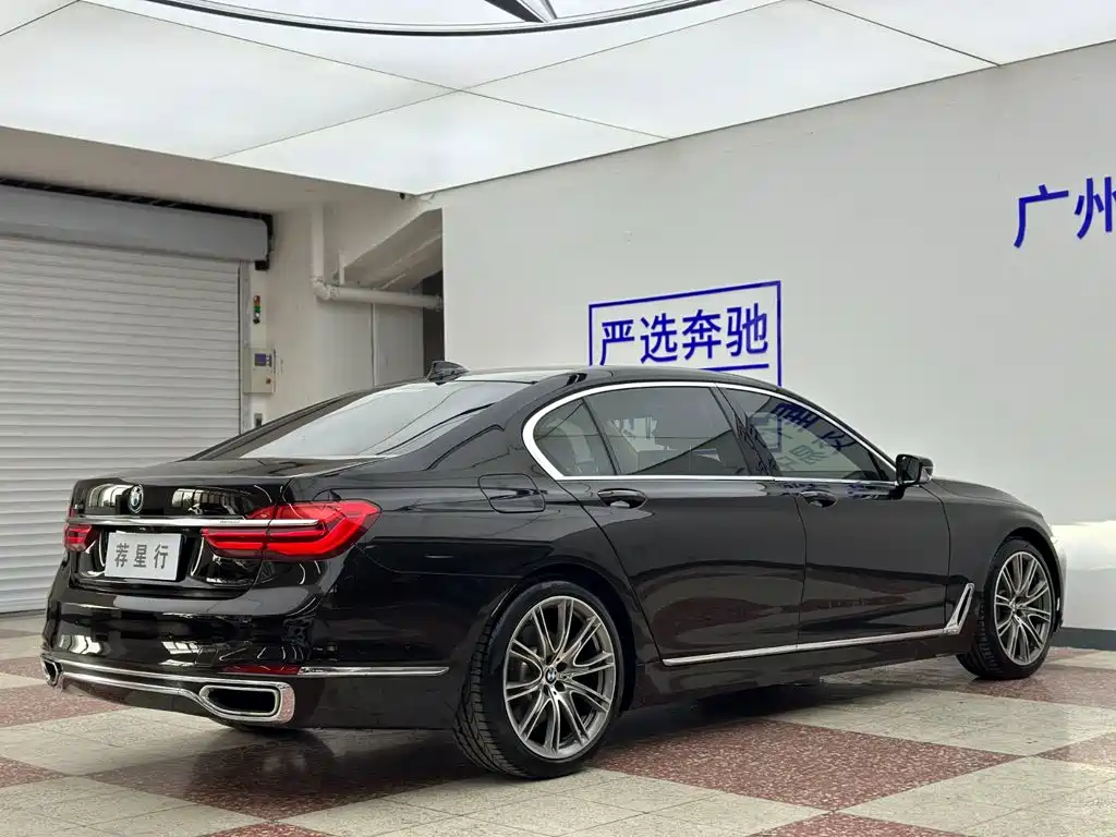 Фото 8 - BMW 7 Series