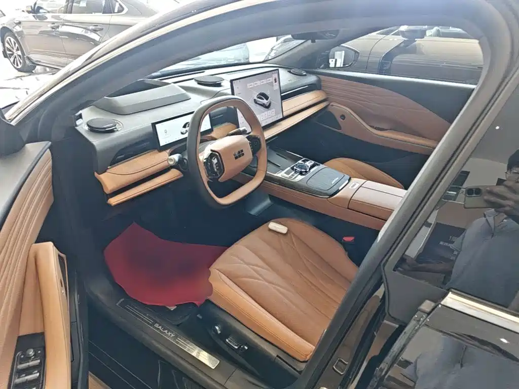 Geely Galaxy Galaxy Xingyao 8 2025 2025 Model 130km EM-i Flagship Edition