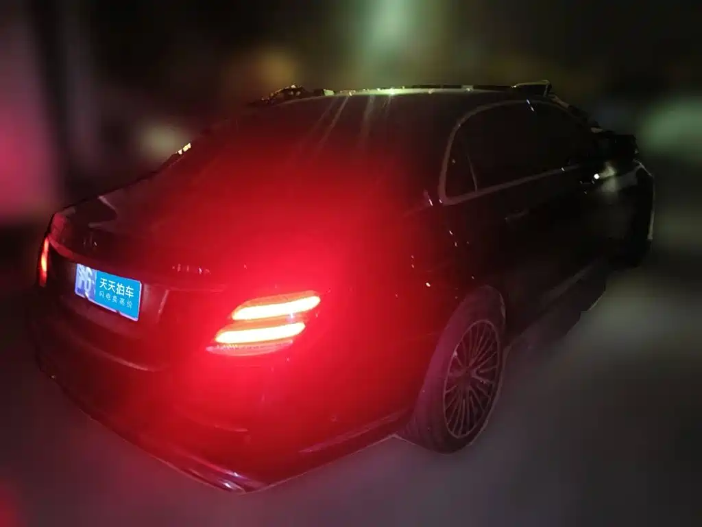 Фото 2 - Mercedes-Benz E-Class
