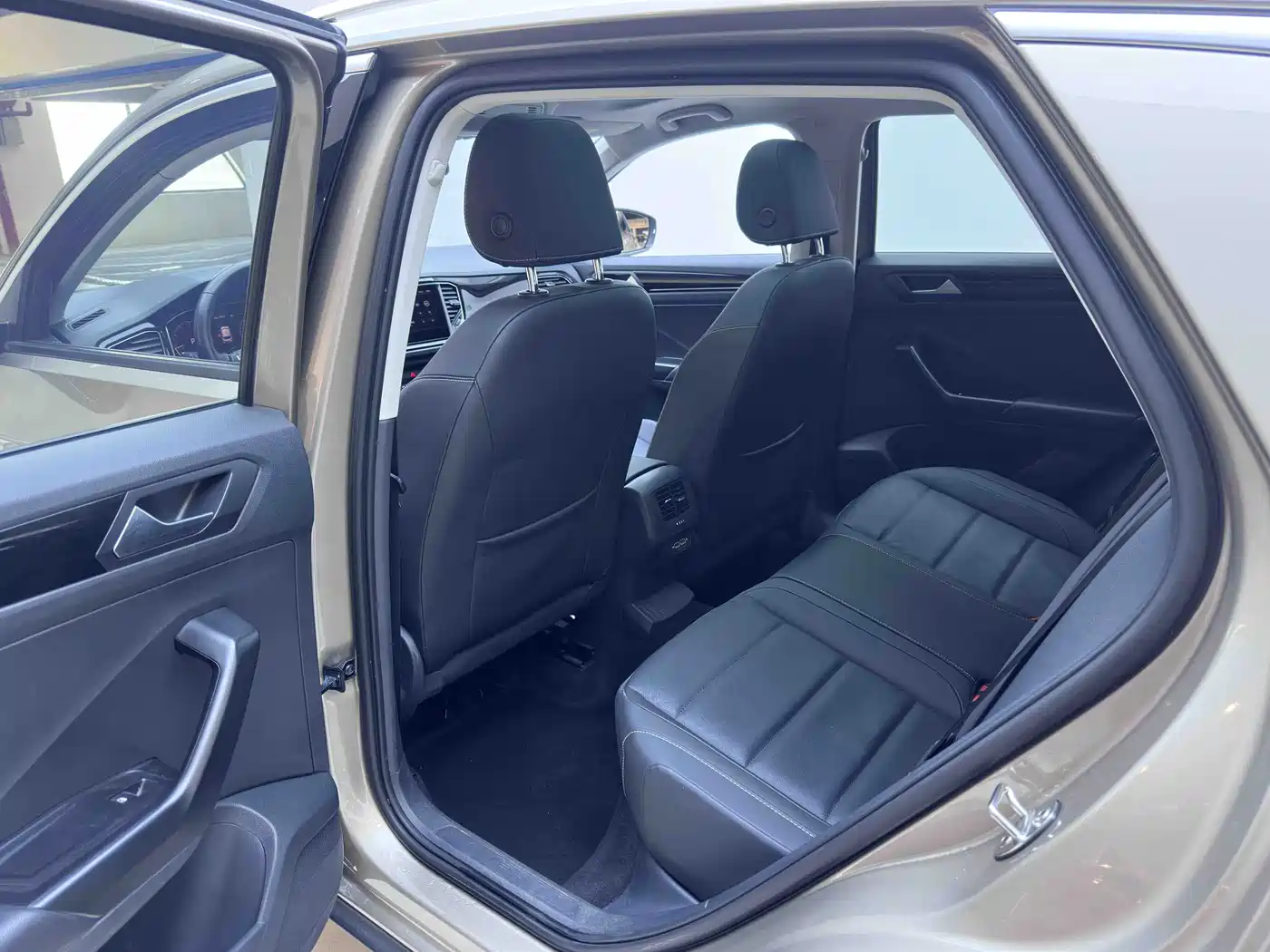 VOLKSWAGEN T ROC EXPLORING SONGS