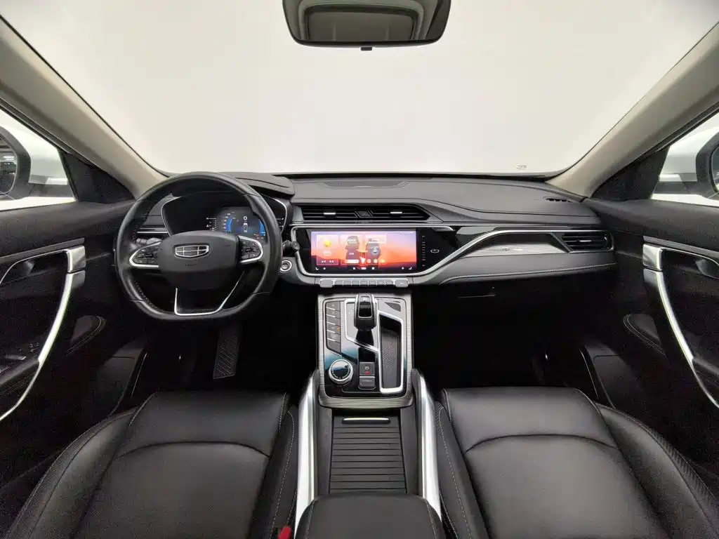 Photo 5 - Geely Atlas