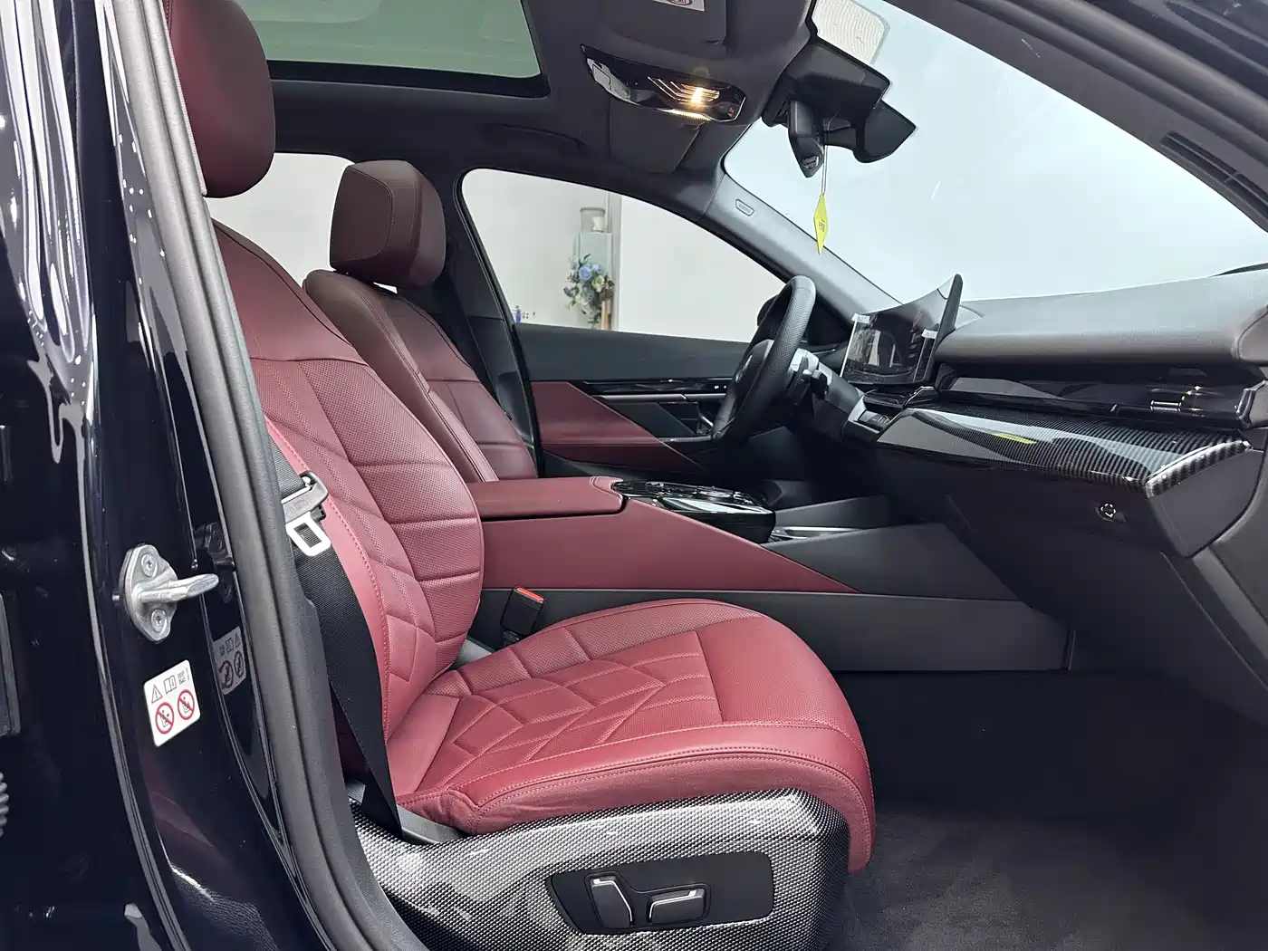 BMW 5 Series 2024 530Li Leading M Sport Package фото 11