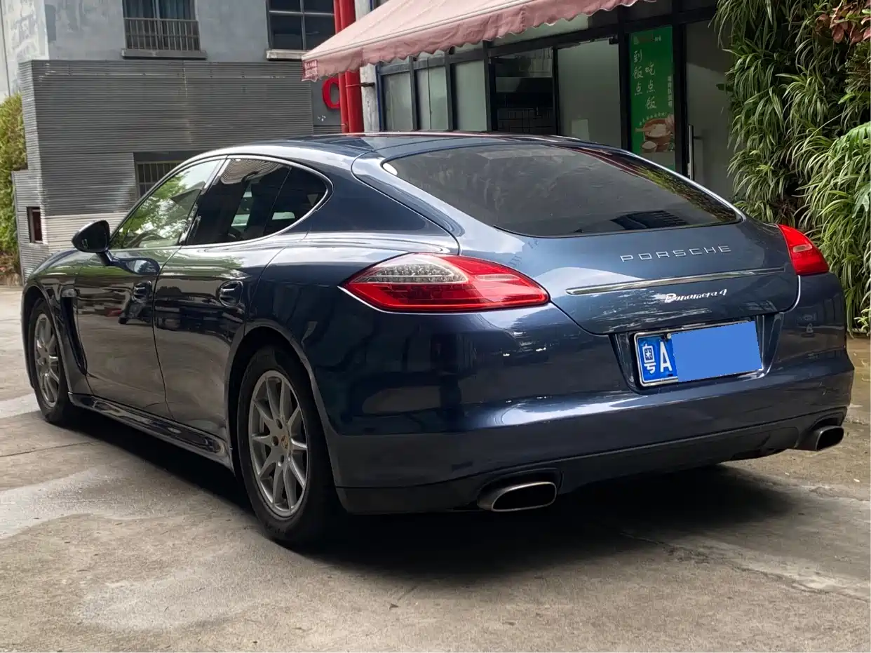 Porsche Panamera 2010 Panamera 4 3.6L фото 6