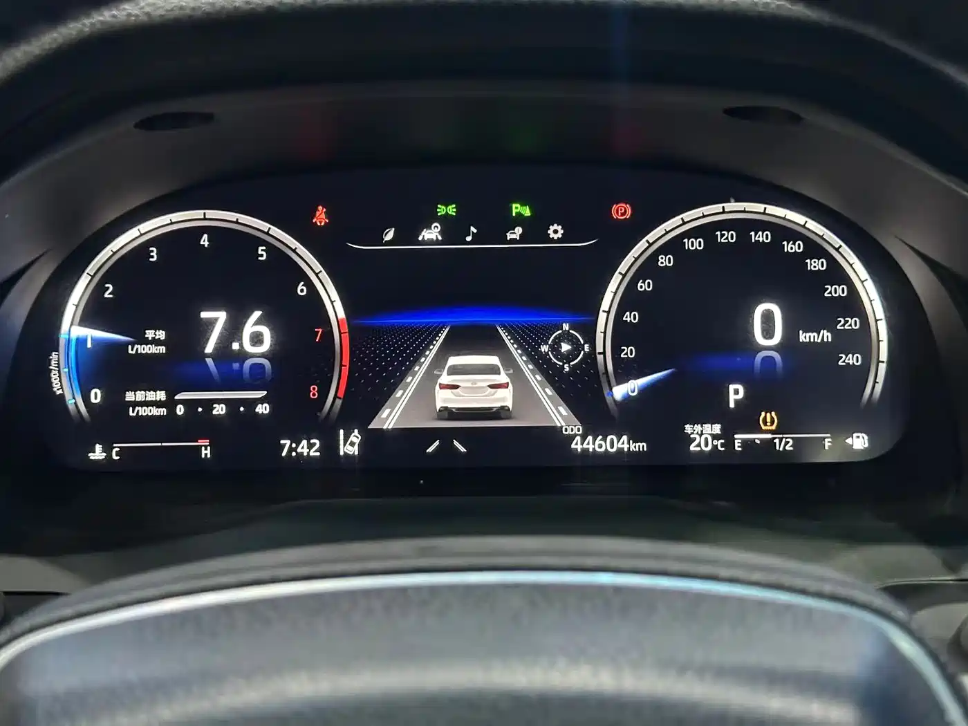 Toyota Camry 2023 2.5G Luxury Edition фото 12