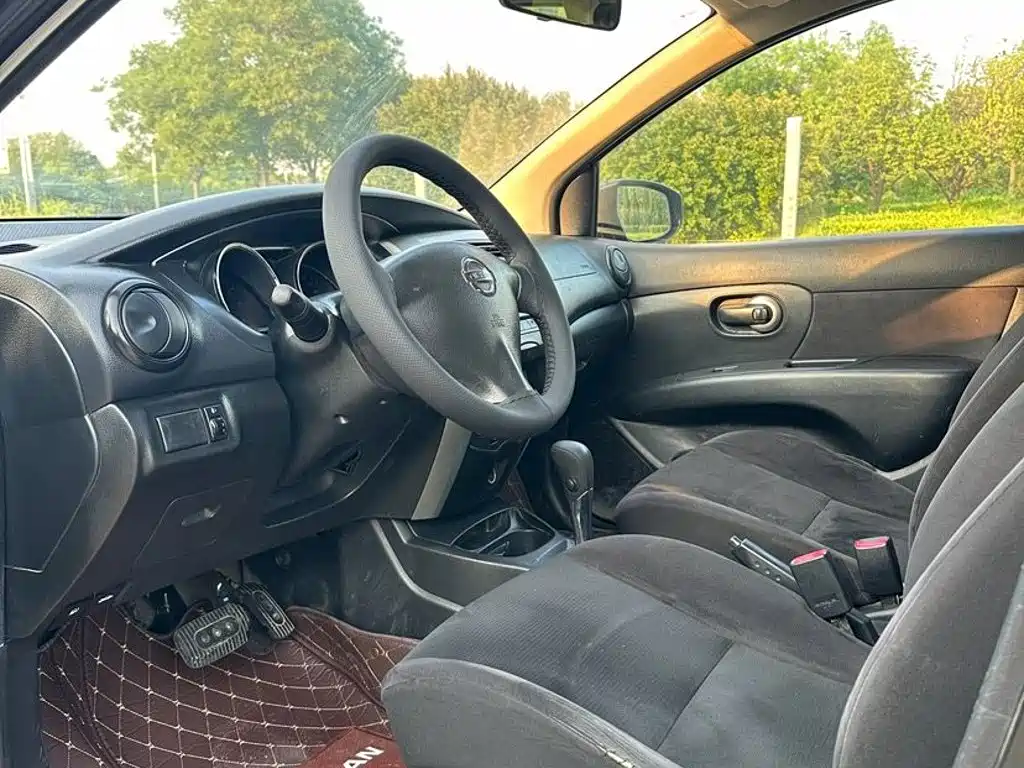 Nissan Livina 2015 2013 1.6XE CVT Comfort