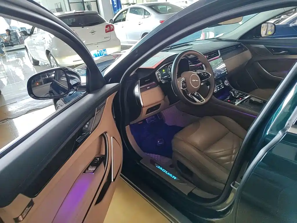 Jaguar XFL 2024 2023 XFL 2.0T P250 2WD Premium Luxury Gilded Edition