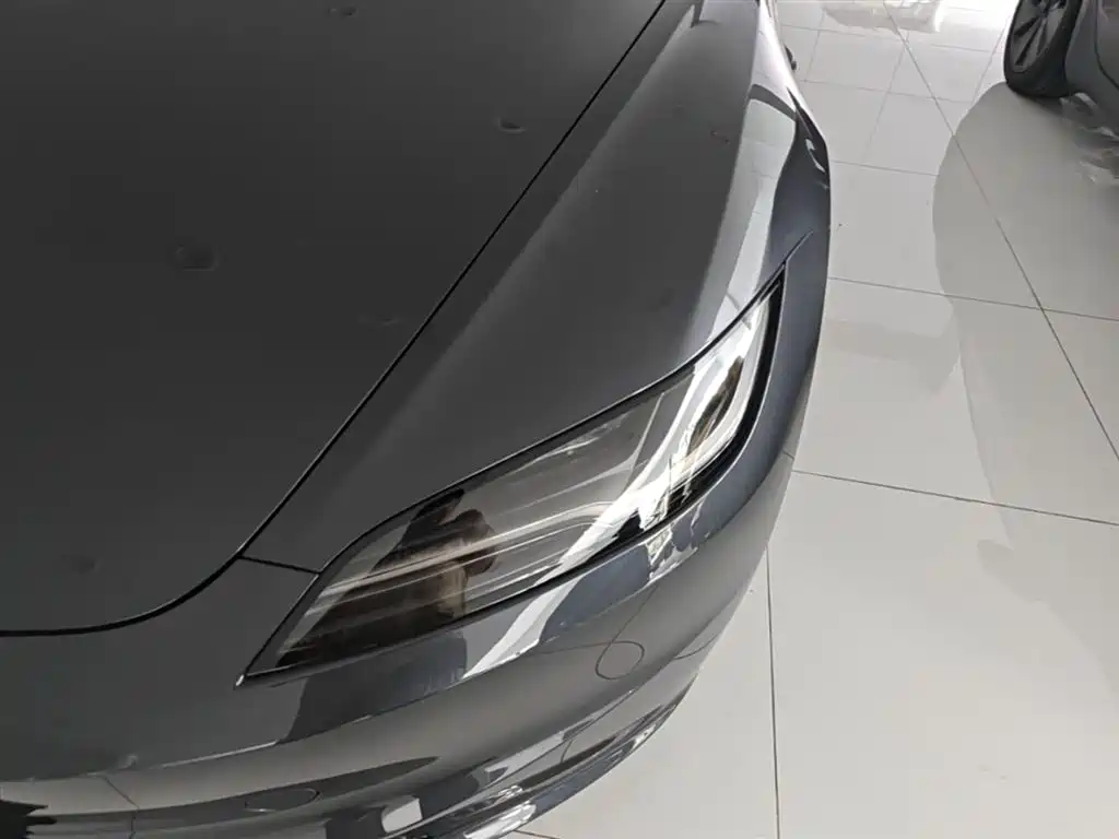Tesla Model 3 2026 2025 Model Year Facelift Rear-Wheel Drive