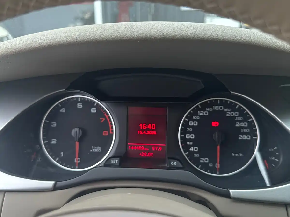 Audi A4L 2012 2.0 TFSI Automatic Technology фото 11