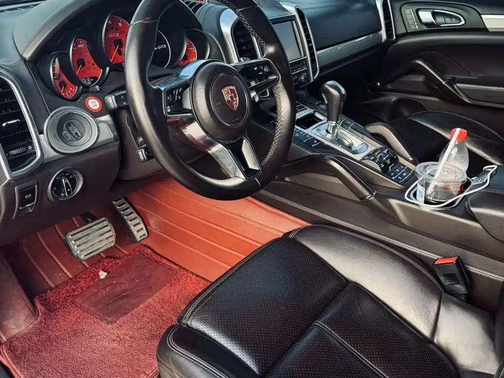 Photo 7 - Porsche Cayenne
