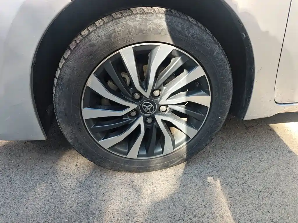 Фото 8 - Toyota Corolla