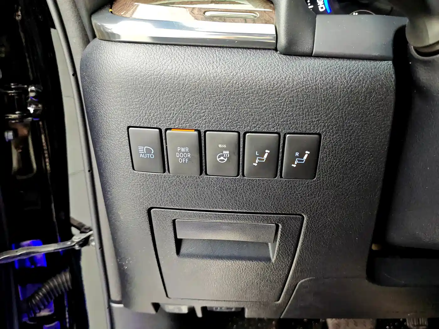 Photo 17 - Toyota Vellfire