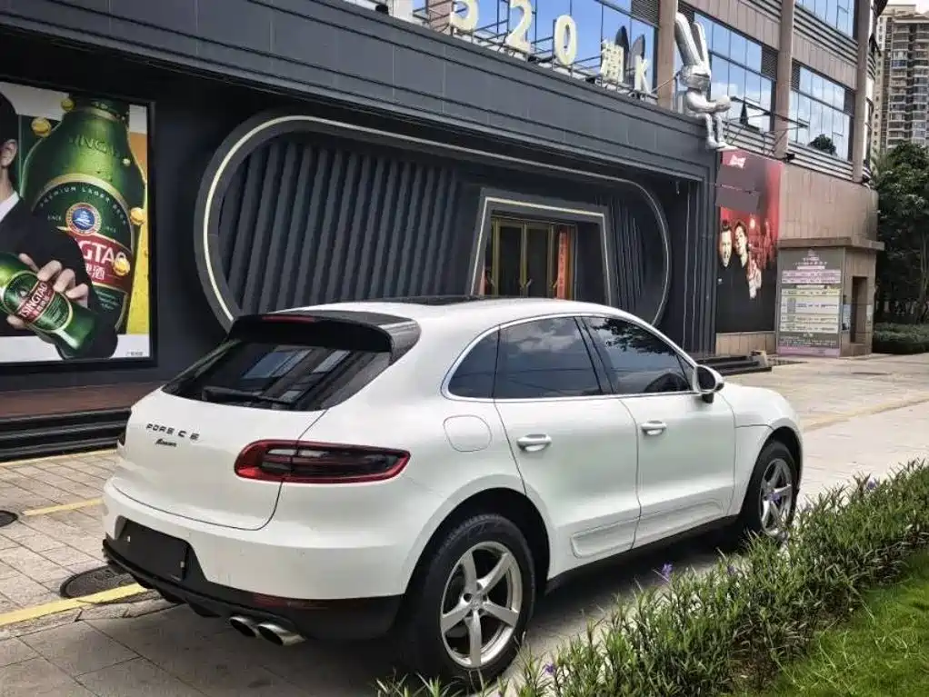 Photo 6 - Porsche Macan