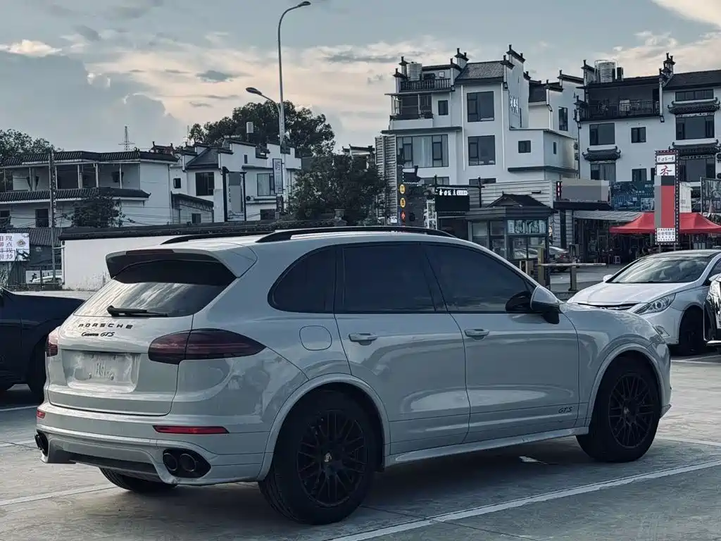 Photo 4 - Porsche Cayenne