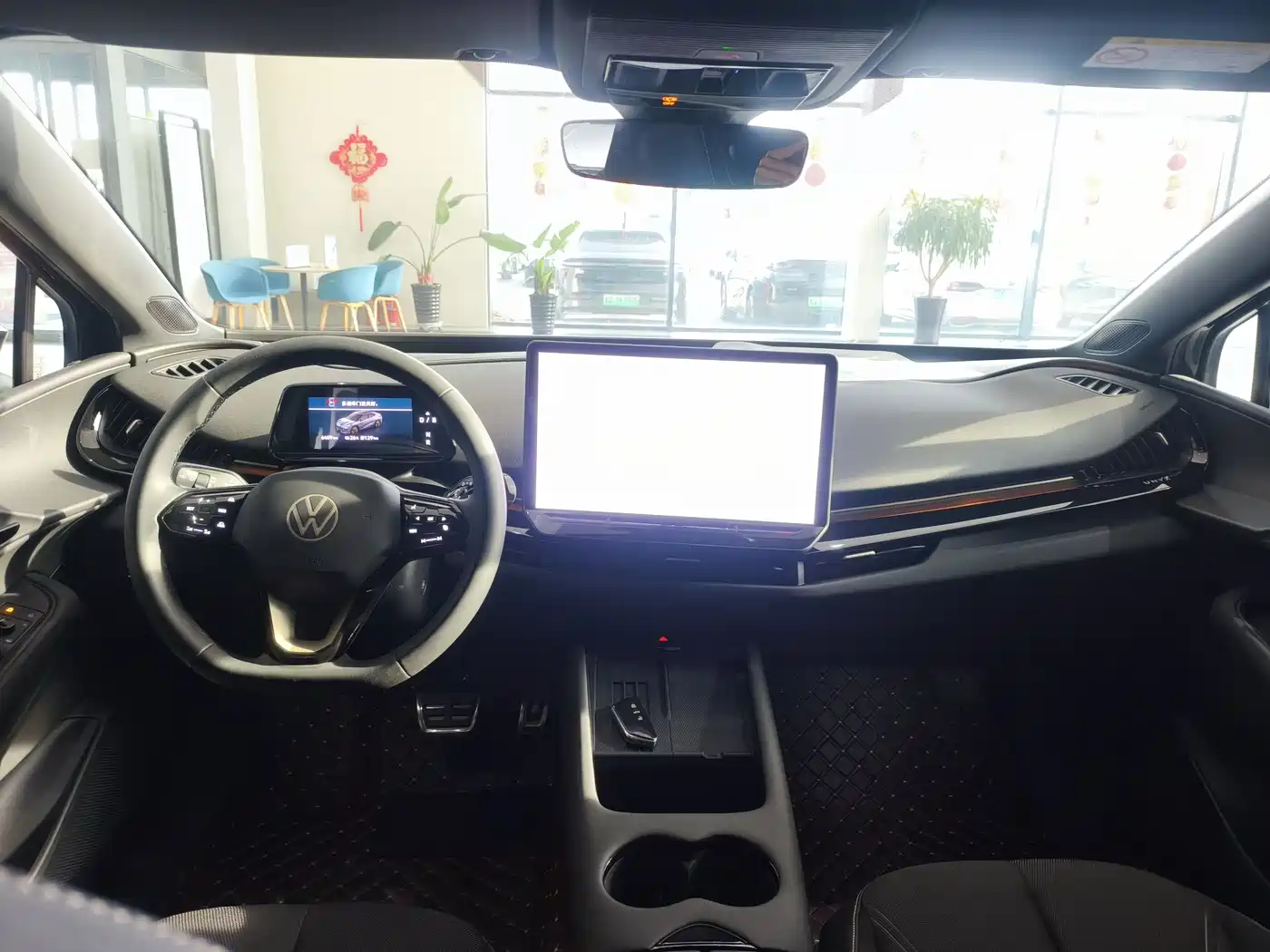 VOLKSWAGEN WITH THE CROWD 06