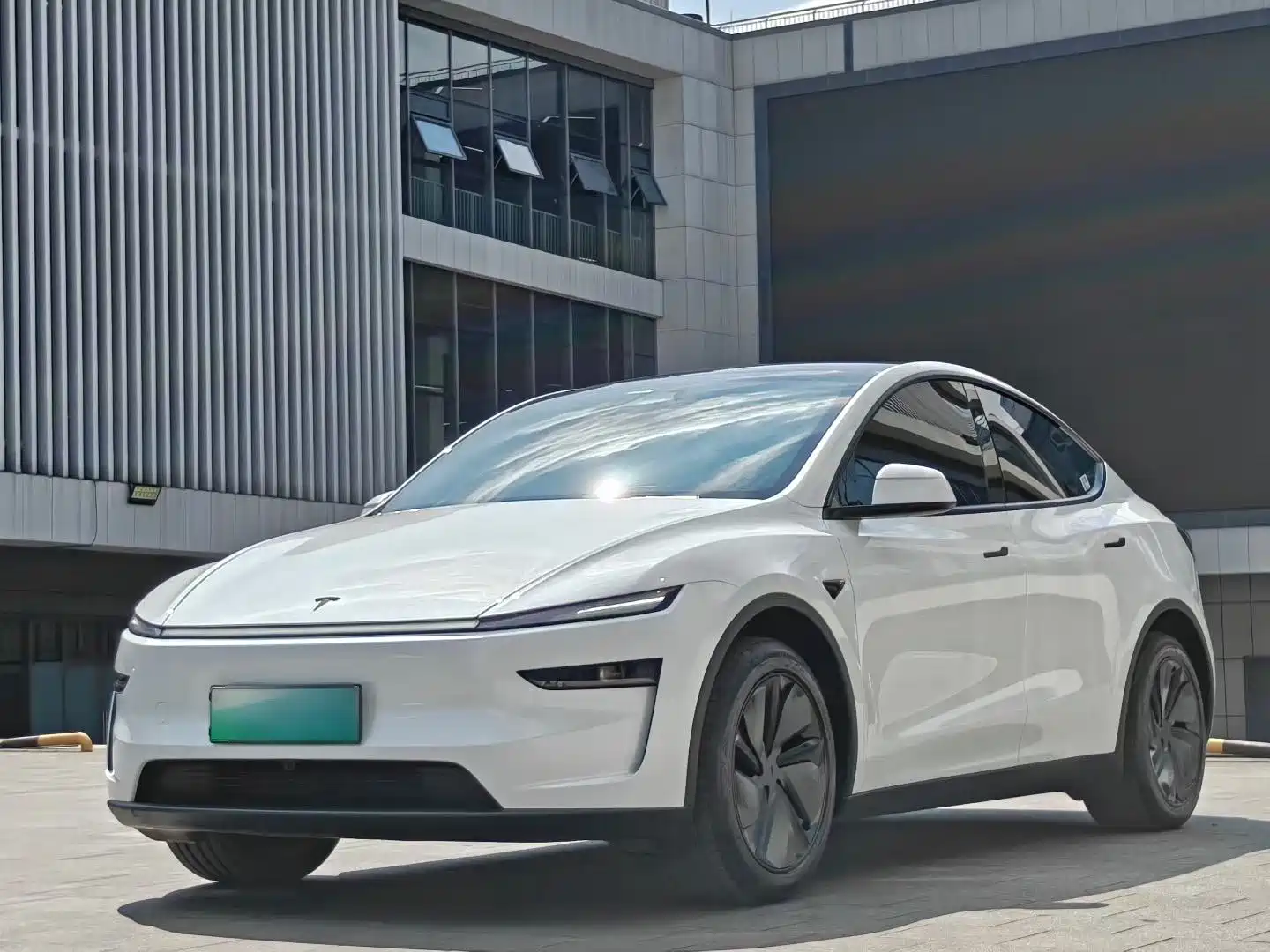 Фото 1 - Tesla Model Y