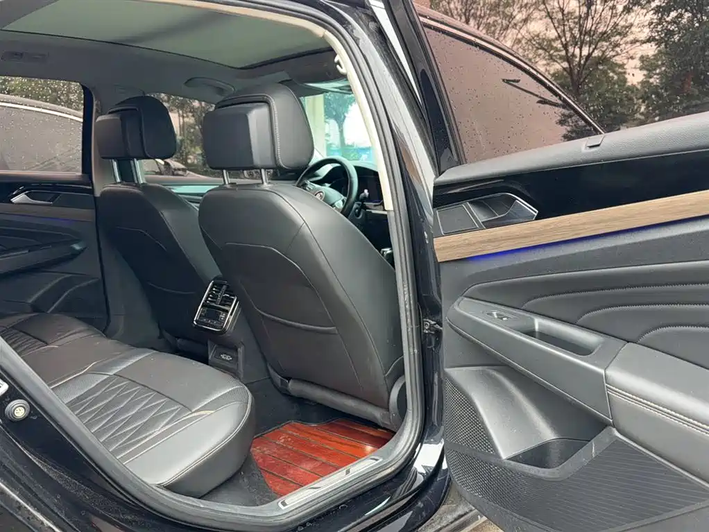 Фото 8 - Volkswagen Passat