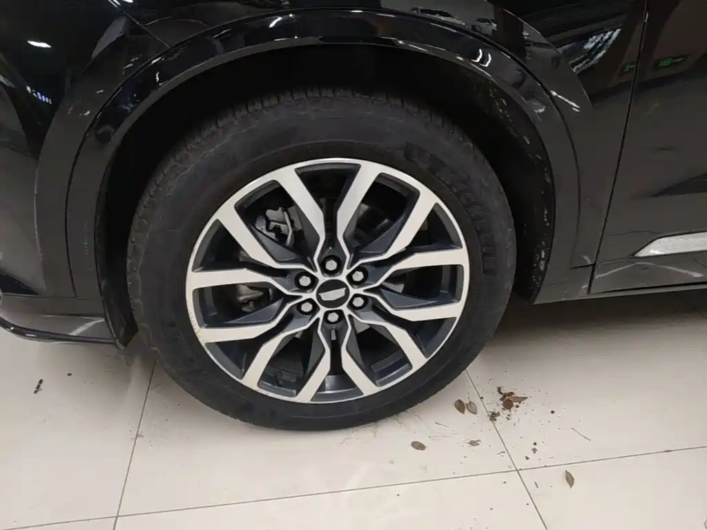 Photo 23 - Cadillac XT6